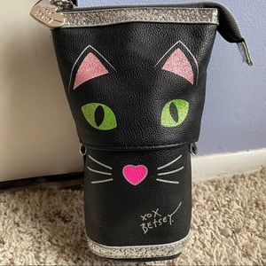 Luv Betsey Betsey Johnson Cat sliding travel case